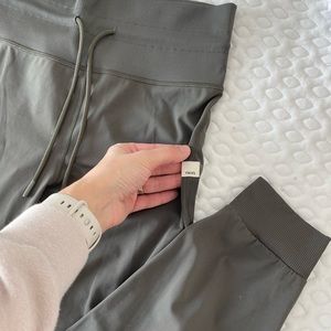 Vuori joggers size M Olive